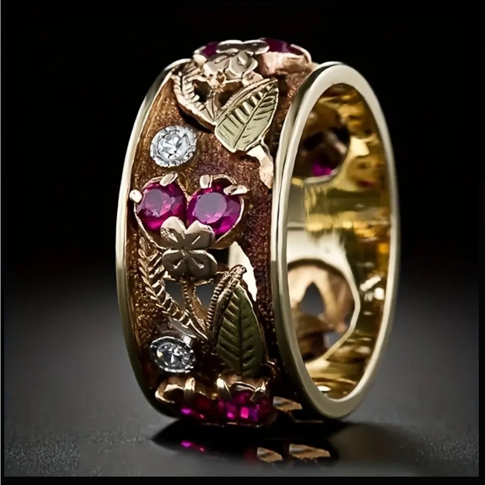 Elegant Gold and Red Floral Ring